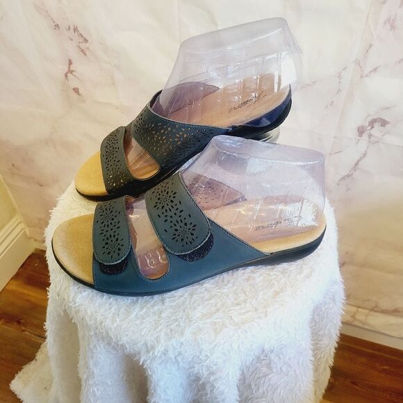 Trotters comfort sandals adjustable velcro straps - Picture 6 of 7